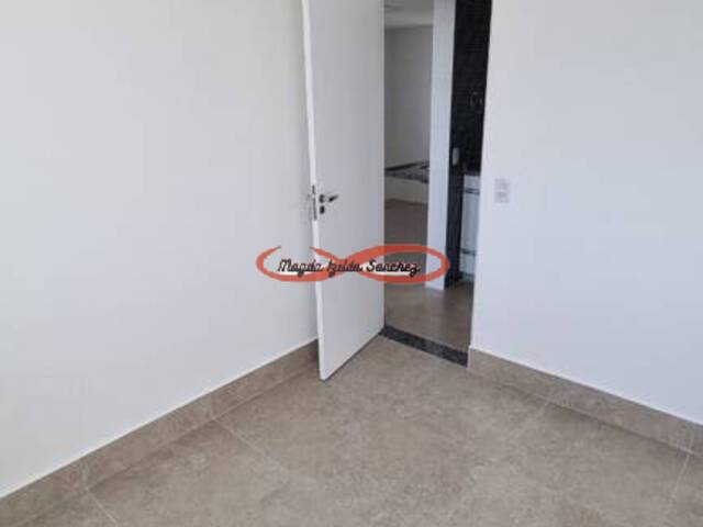 Venda em Conjunto Residencial José Bonifácio - São Paulo